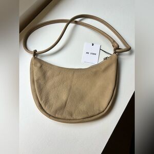 Are studio Bow Bag in dust. Brand new never used!